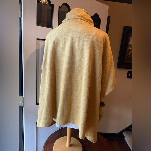 Lost Petal Linens zip up short sleeve top. For women. Mustard color. One size - Picture 6 of 10